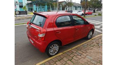 TOYOTA - ETIOS - 2014/2014 - Vinho - R$ 44.900,00