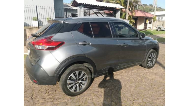 NISSAN - KICKS - 2018/2018 - Cinza - R$ 72.900,00