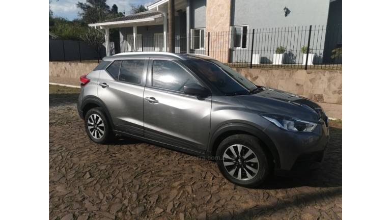NISSAN - KICKS - 2018/2018 - Cinza - R$ 72.900,00