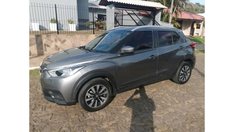 NISSAN - KICKS - 2018/2018 - Cinza - R$ 72.900,00