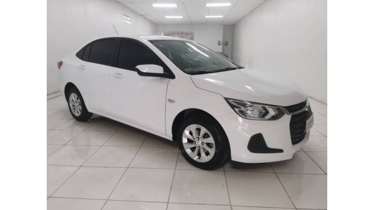 CHEVROLET - ONIX - 2021/2022 - Branca - R$ 82.900,00