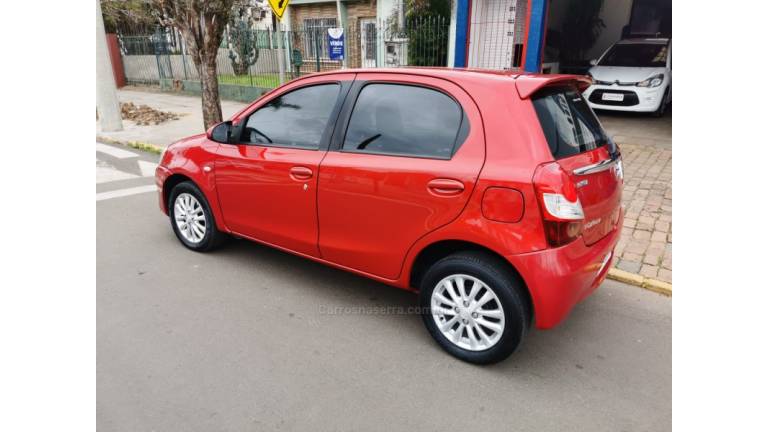 TOYOTA - ETIOS - 2014/2014 - Vinho - R$ 44.900,00