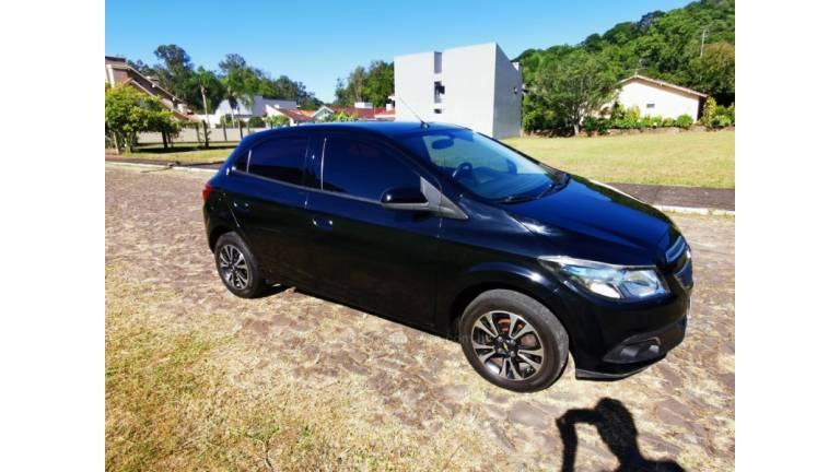 CHEVROLET - ONIX - 2014/2015 - Preta - R$ 53.900,00